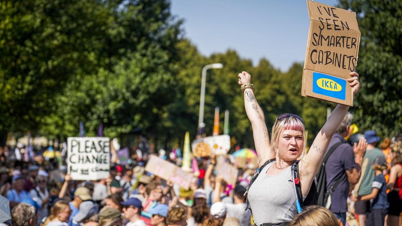 Beeldgebruik bij klimaatprotesten; het verschil tussen NOS en RTL Nieuws in de afgelopen twee jaar