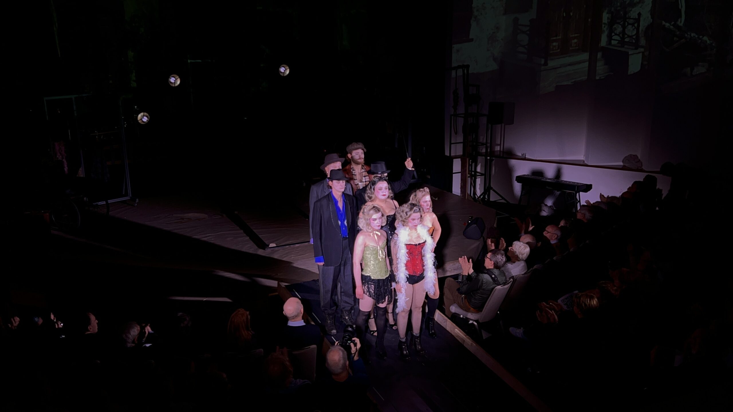 Muziektheatervoorstelling Mahagonny bewijst dat de tijden veranderen, maar de mens niet